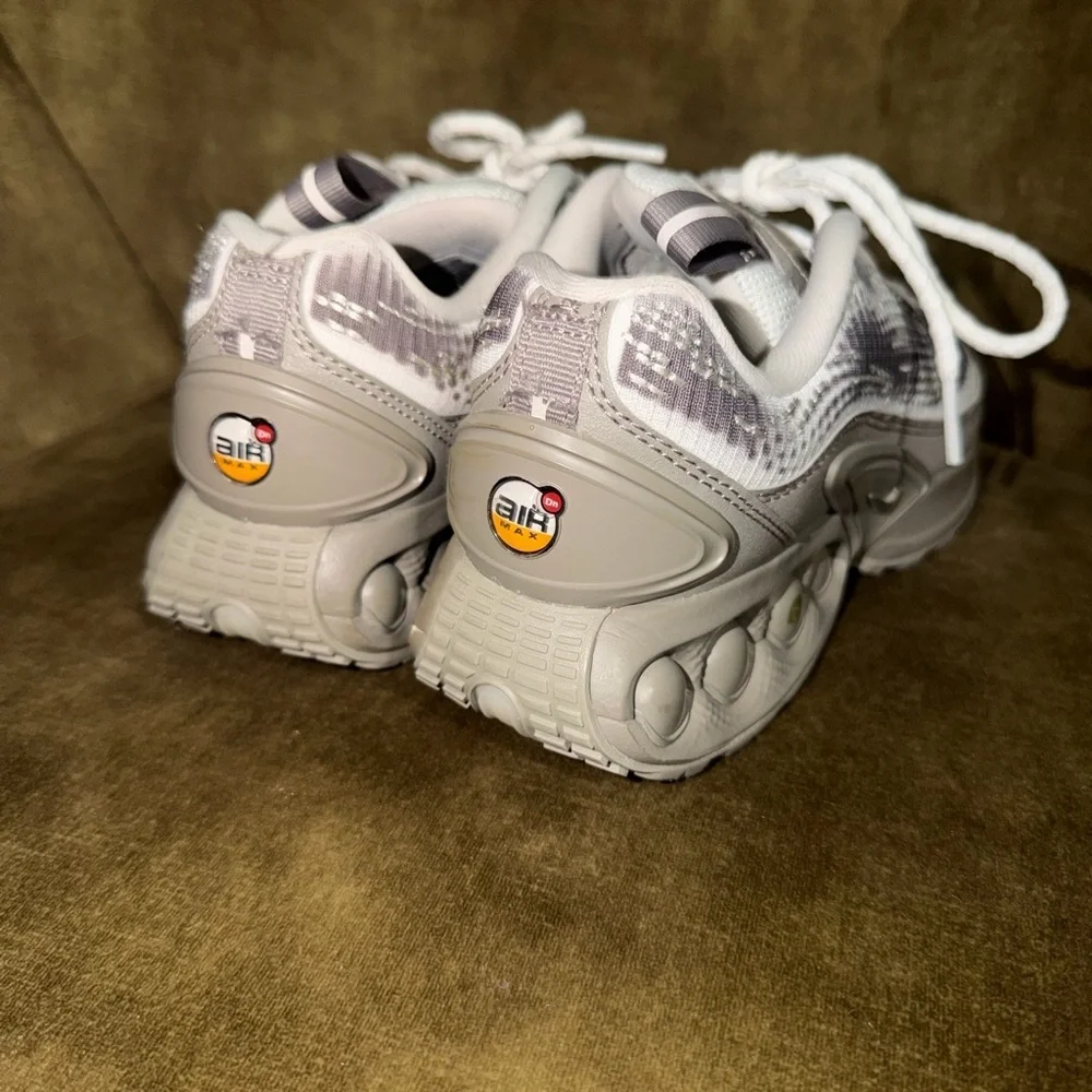 Nike Air Max DN SP Sneakers Cream Beige Men Size 5 Women Size 6.5